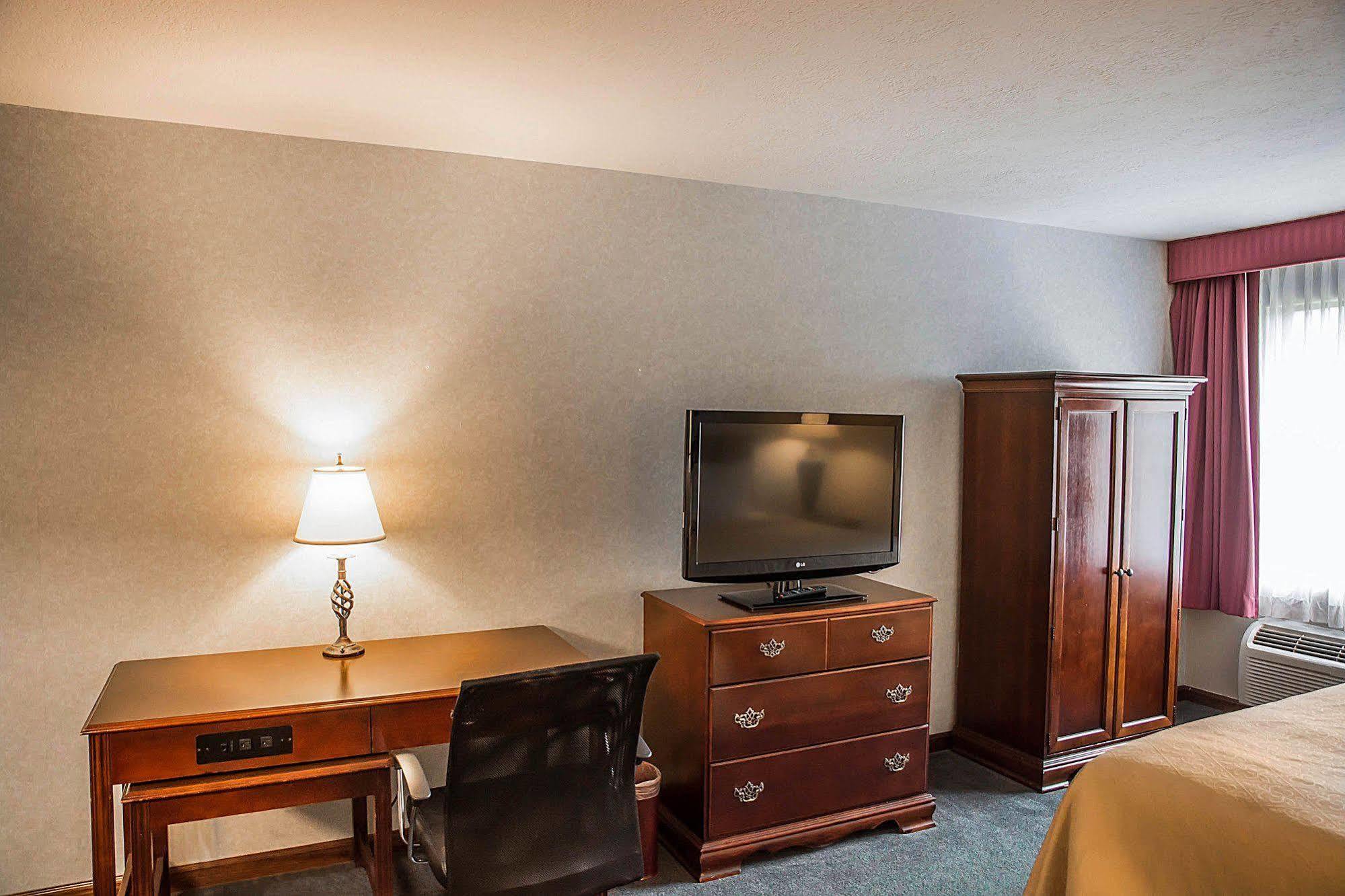 Quality Inn & Suites Cincinnati I-275 Спрингдейл Экстерьер фото